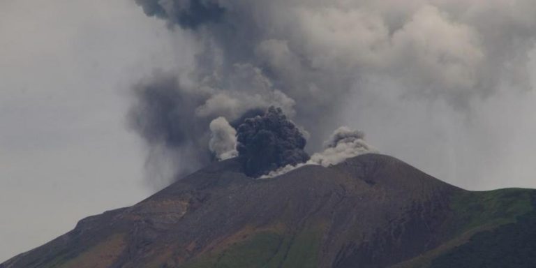 Philippine villagers brace as volcano grows restive