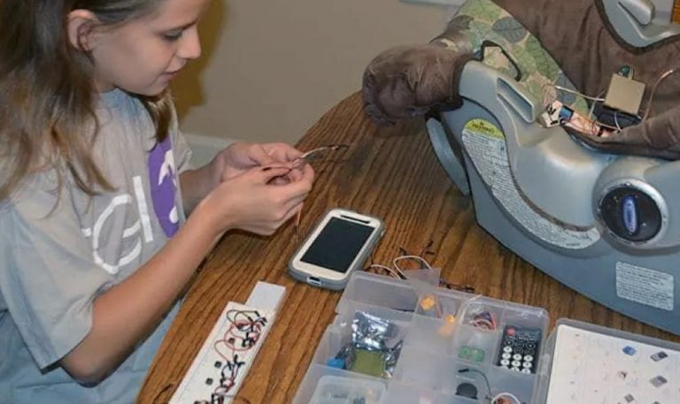 Κανείς δεν θα ξεχάσει ξανά παιδί στο αυτοκίνητο: 12χρονη έφτιαξε ειδική συσκευή και βραβεύτηκε!