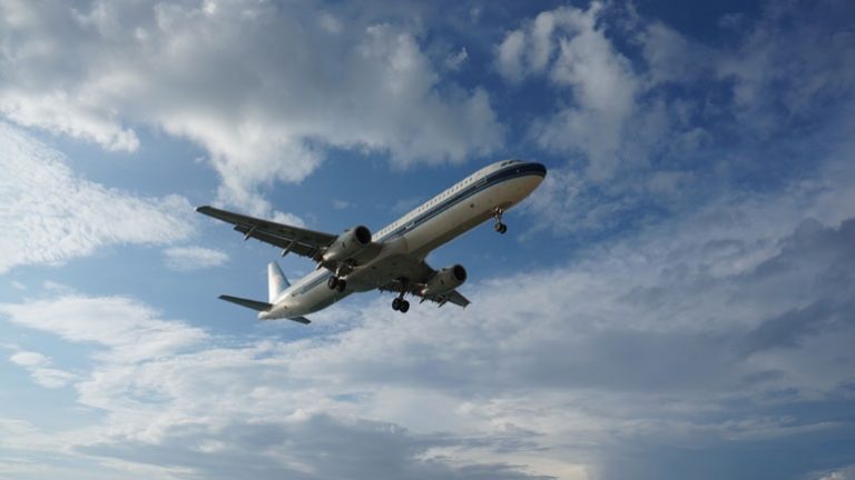 Aεροπλάνο για την Αθήνα προσγειώθηκε εκτάκτως στο αεροδρόμιο της Θεσσαλονίκης