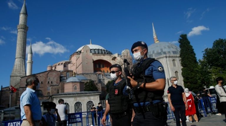 Ξεκίνησαν οι προετοιμασίες για το άνοιγμα της Αγίας Σοφίας ως τζαμί