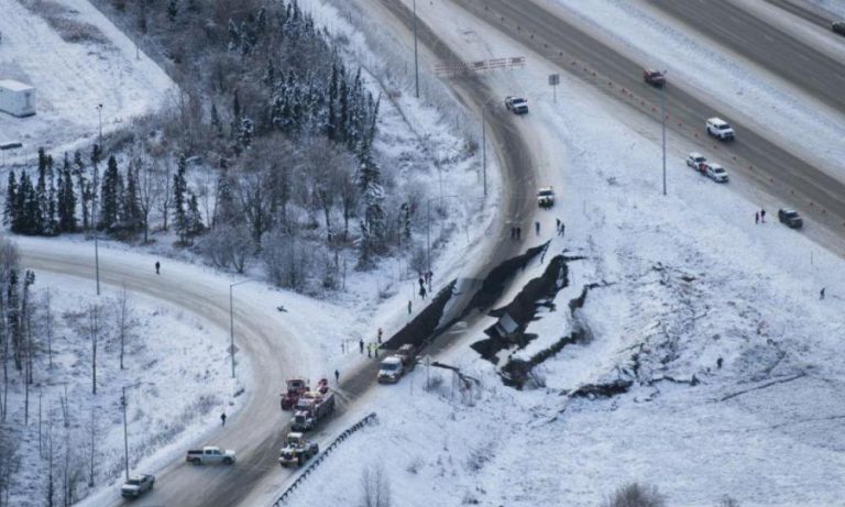 Τρέμει η γη κάτω από τα πόδια τους: Σεισμός 6,1 Ρίχτερ στην Αλάσκα