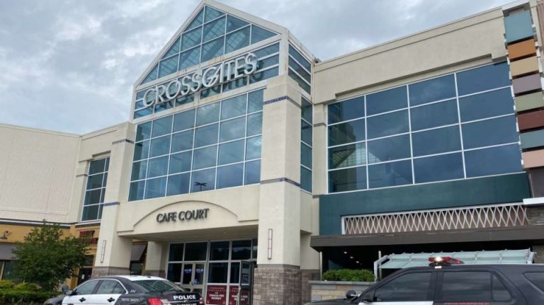 ΗΠΑ: Πυροβολισμοί σε εμπορικό κέντρο στην πόλη Άλμπανι της Νέας Υόρκης