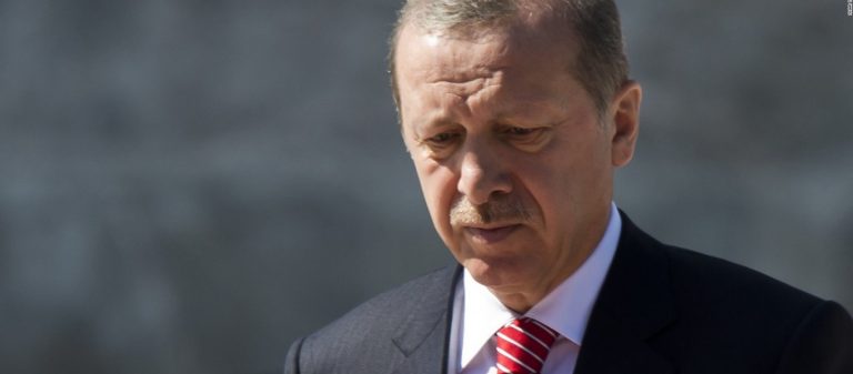 Υποχωρεί η τουρκική λίρα – Έρχονται capital controls