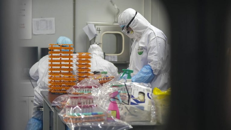 Αποκάλυψη: Η Κίνα είχε βρει το 2013 στέλεχος κορωνοιού σχεδόν ίδιο με τον Covid-19 σε ορυχείο