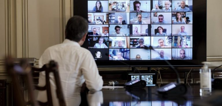 Τα 5 «ΠΡΕΠΕΙ» των λοιμωξιολόγων στο Μαξίμου! Δεν φαντάζεστε τι ζητούν!