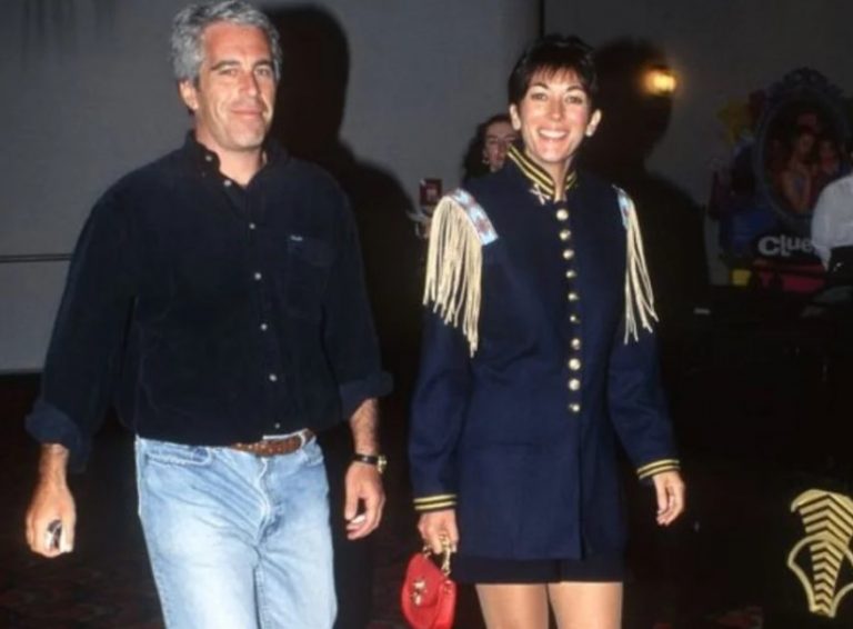 Συνελήφθη η γυναίκα που φέρεται να οργάνωνε τα σεξουαλικά εγκλήματα του Τζέφρι Επστάιν