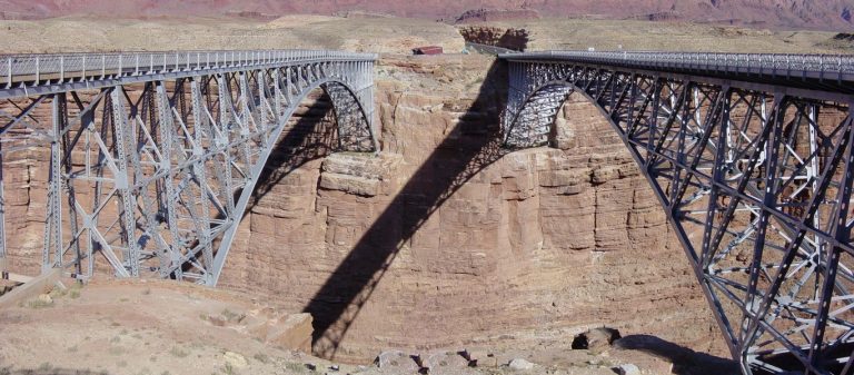 Αριζόνα: Γέφυρα κατέρρευσε έπειτα από εκτροχιασμό τρένου (βίντεο)