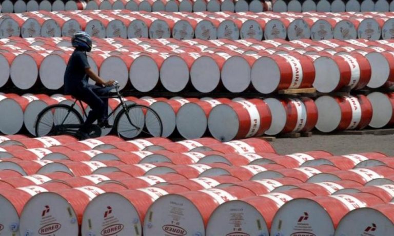 «Άλμα» στην τιμή του πετρελαίου μετά τη συμφωνία στην ΕΕ για εμπάργκο στο ρωσικό αργό