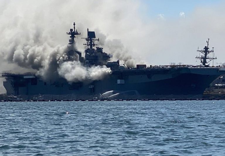 Τουλάχιστον 21 τραυματίες από πυρκαγιά σε αμερικανικό πολεμικό πλοίο