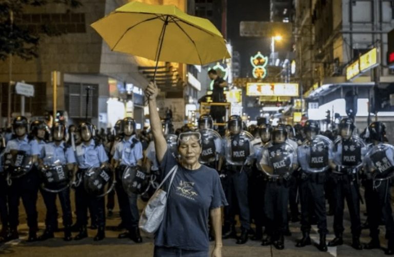 Χονγκ Κονγκ: Οι τεχνολογικοί κολοσσοί παγώνουν τα αιτήματα δεδομένων