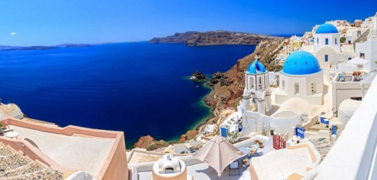 «Βυθίζεται» πριν καν ανοίξει ο ελληνικός τουρισμός – Μαζικές ακυρώσεις την πρώτη ημέρα του «ανοίγματος»