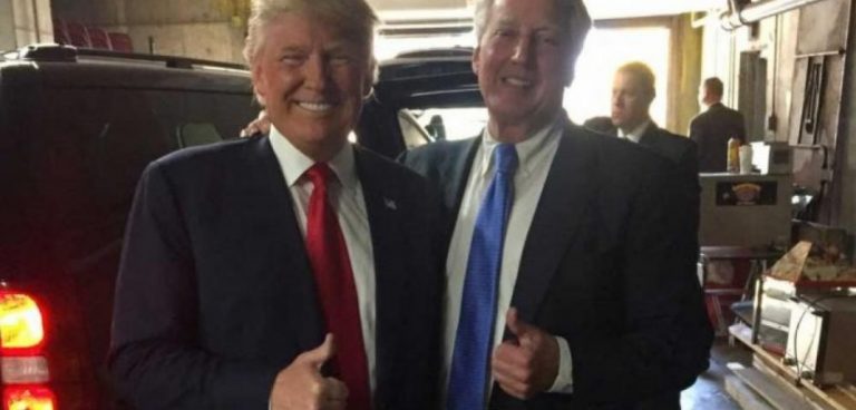 ΒΟΜΒΑ από τον αδερφό του Τραμπ τον Robert Trump: o covid19 σχεδιάστηκε και απελευθερώθηκε στον κόσμο από το Bill & Melinda Gates Foundation.Ο B.Gates θα πάει φυλακή ..