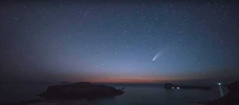 9.30 Χαλκιδα επεσε μετεωριτης κατευθυνση προς Αλιβερι-Κυμη..