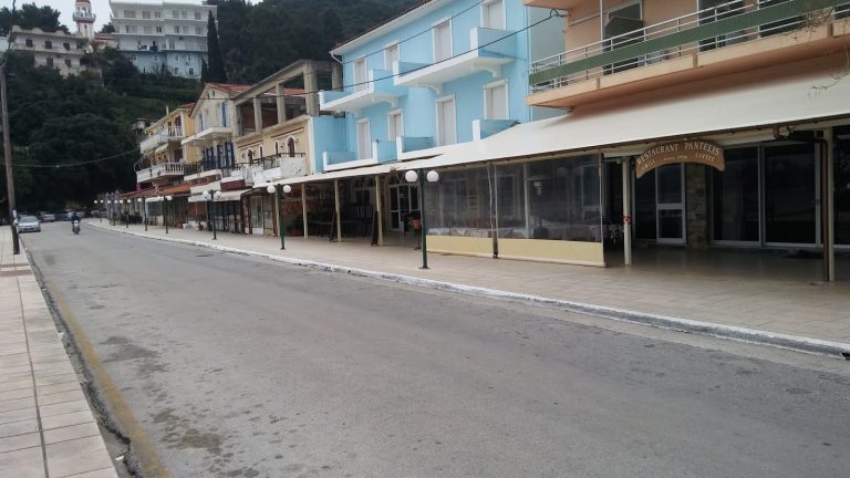 Η Γκεστάπο κατάστρεψε 15Αυγουστο τον Πόρο, τώρα την υπόλοιπη Ελλάδα! Τόσο α-νοήτοι είστε και δεν βλέπετε γιατί καταστρέφουν την οικονομία;;;