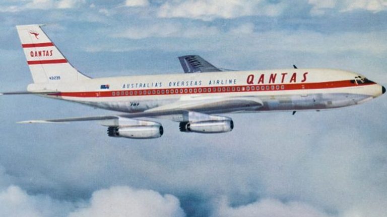 H Qantas σχεδιάζει να περικόψει έως και 2.500 επιπλέον θέσεις εργασίας