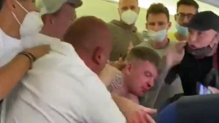 Τον έλιωσαν στο ξύλο, δεν φορούσε μάσκα – Τον άφησαν αιμόφυρτο στο έδαφος