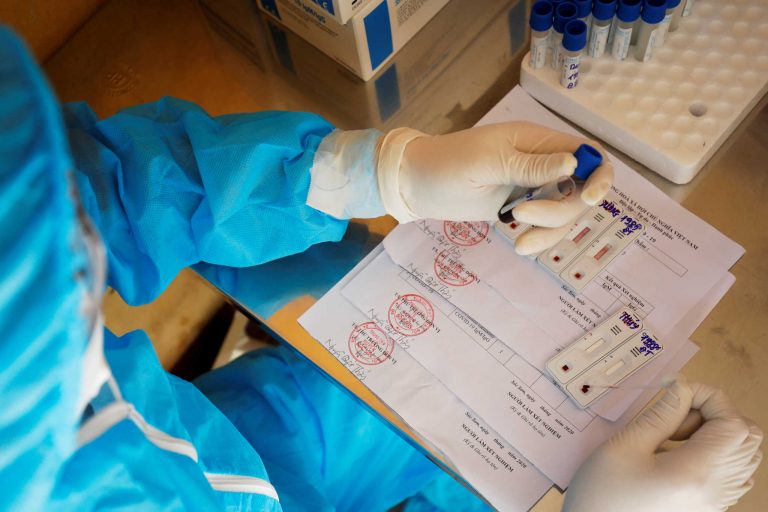 Σουηδία: Συγγνώμη, λάθος σε 3.700 άτομα που τελικά δεν είχαν μολυνθεί από τον κορονοϊό