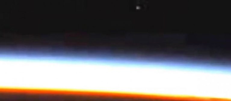 Μίσιγκαν: Νέο «εξωγήινο» φαινόμενο – Παράξενο αντικείμενο αλλάζει στα χρώματα του ουράνιου τόξου (βίντεο)