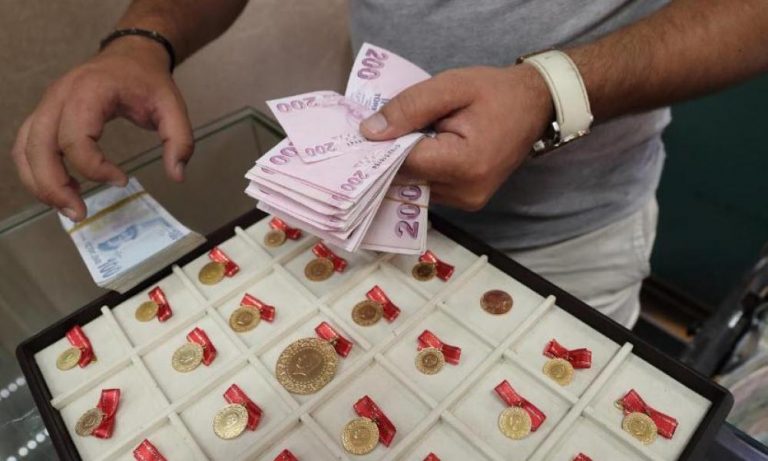 Πανικός στην Τουρκία: Πουλάνε σπίτια και αυτοκίνητα για να αγοράσουν χρυσό