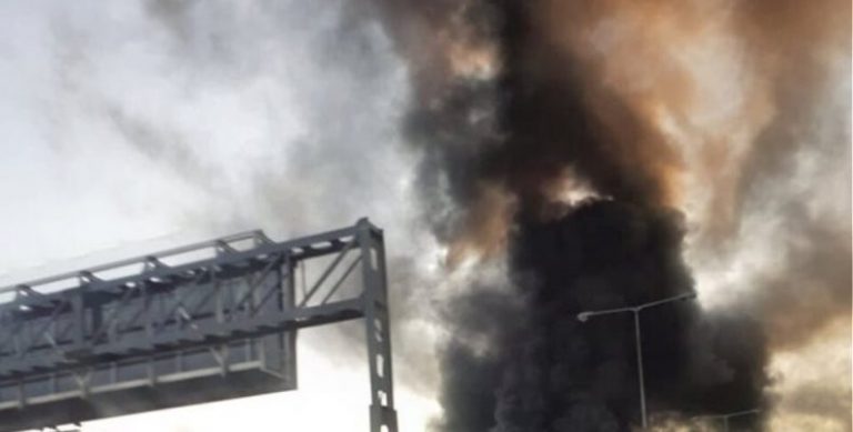 Μεγάλη πυρκαγιά σε εργοστάσιο στη Μεταμόρφωση