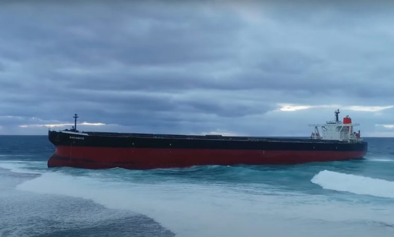 Οικολογική καταστροφή στον Μαυρίκιο μετά την προσάραξη φορτηγού πλοίου – Συγγνώμη ζητεί η διαχειρίστρια εταιρεία