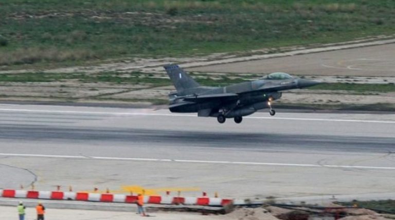 Στη βάση της Σούδας F-16 των ΗΑΕ – Νέο ηχηρό μήνυμα στην Άγκυρα