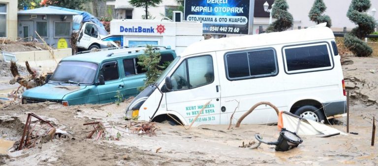Τουρκία: Βιβλικές καταστροφές από την βροχή στην Κερασούντα – Τουλάχιστον 4 οι νεκροί (βίντεο)