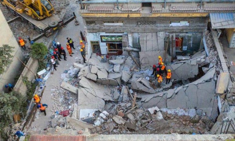 Τραγωδία στην Κίνα: Κατέρρευσε διώροφο κτίριο – 29 νεκροί μέχρι στιγμής