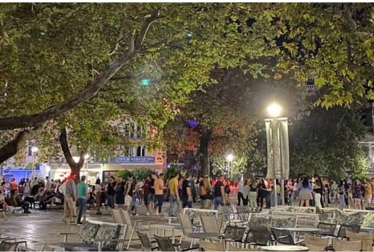 Κομοτηνή: Κλείνει η εστίαση, γεμίζει η πλατεία