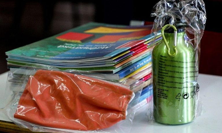 Εταιρία αλουμινίου, κολλητού φίλου του Μητσοτάκη, ανέλαβε να φτιάξει τις μάσκες «σκόιλ ελικικού»