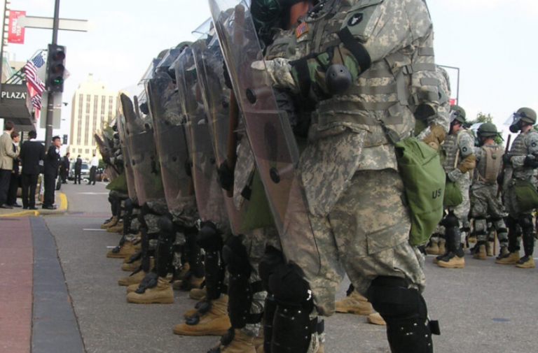 Αυτό θα συμβεί στις ΗΠΑ σε μαζικό βαθμό λίγο πριν τις εκλογές – Ο Τραμπ κινητοποιεί τον στρατό (ΒΙΝΤΕΟ)