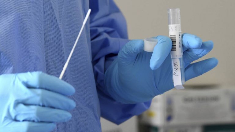 Κορωνοϊός – NYT: Δεύτερη διακοπή δοκιμών του εμβολίου της AstraZeneca λόγω παρενεργειών