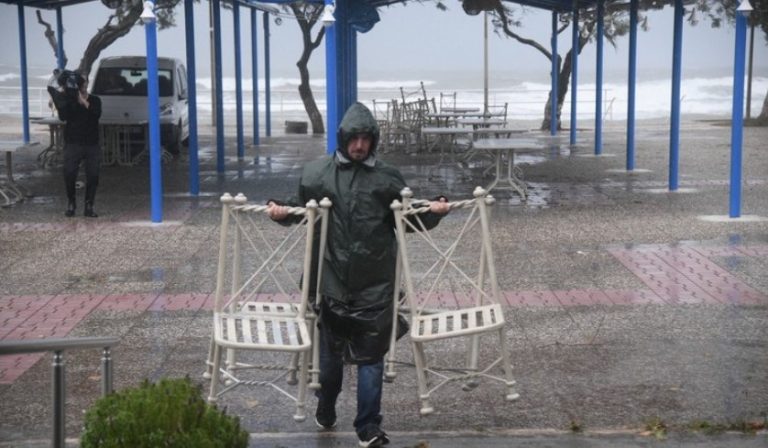 Αλλάζει πορεία η κακοκαιρία «Ιανός»-live εικόνα