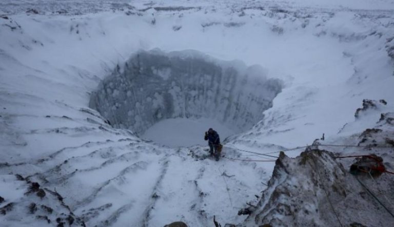 Σιβηρική τούνδρα: Εμφανίστηκαν πελώριοι κρατήρες βάθους 30 μέτρων