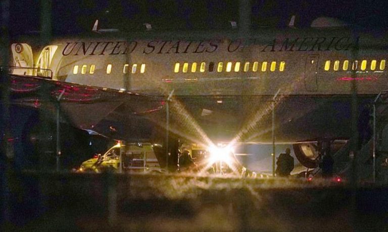 Θρίλερ στον αέρα: Αναγκαστική προσγείωση του Air Force Two με τον Μάικ Πενς