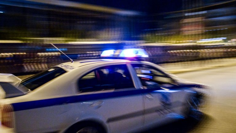 ΕΛΑΣ: 477 έλεγχοι σε πλατείες το βράδυ του Σαββάτου για τήρηση των νέων μέτρων – 11 παραβάσεις