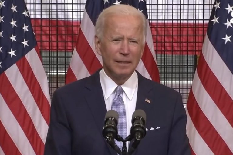 Περίεργη δήλωση Τραμπ: Ο Τζο Μπάιντεν ελέγχεται από «ανθρώπους στο σκοτάδι»