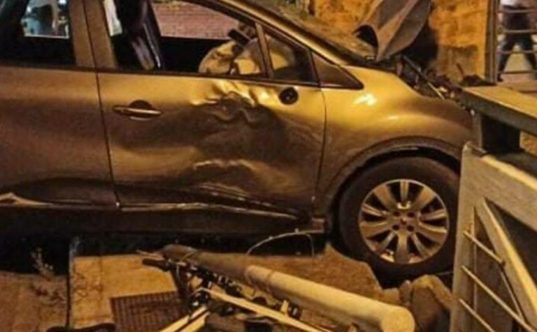 Απίστευτο τροχαίο στη Λάρισα: Αυτοκίνητο έριξε δύο ανήλικους από τη γέφυρα του Αλκαζάρ