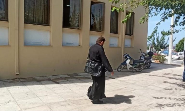 Κρήτη: Δίκασαν τον ιερέα εννέα μήνες φυλακή για το κήρυγμα κατά της μάσκας