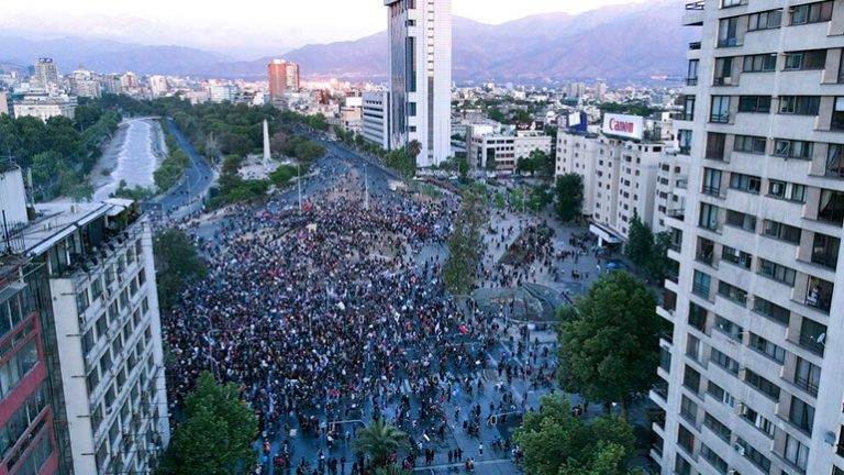 Χιλή:11 χρόνια κάθειρξη σε πρώην πολίτη των ΗΠΑ που πυροβόλησε εναντίον διαδηλωτών