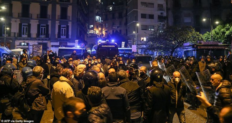 Νάπολη: Γιατί να σας δείξουν την δύναμη σας;;; Χέστηκαν οι εξουσίες και τέλος στο καραντινιάρισμα