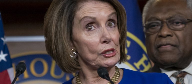 Πελόζι: Κατηγορεί τον Τραμπ για «διαταραχή της ψυχικής του υγείας» την ώρα που παραληρεί μπροστά στην κάμερα!