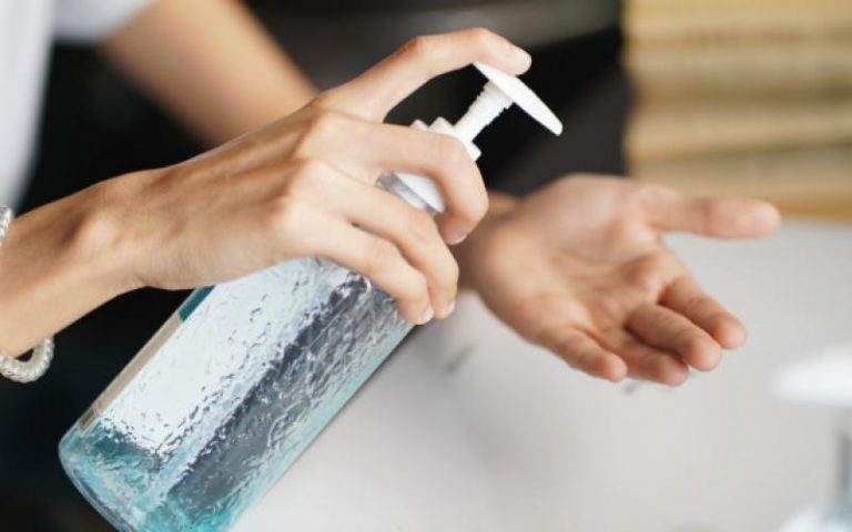 Φόβοι για καρκίνο από τα απολυμαντικά χεριών -Η ΕΕ εξετάζει την απαγόρευση της χρήσης αιθανόλης