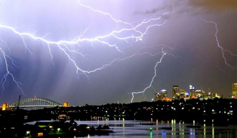 Τρελό! 2,24 εκατομμύρια κεραυνοί σε μόλις 48 ώρες έπληξαν τις ανατολικές πολιτείες της Αυστραλίας.