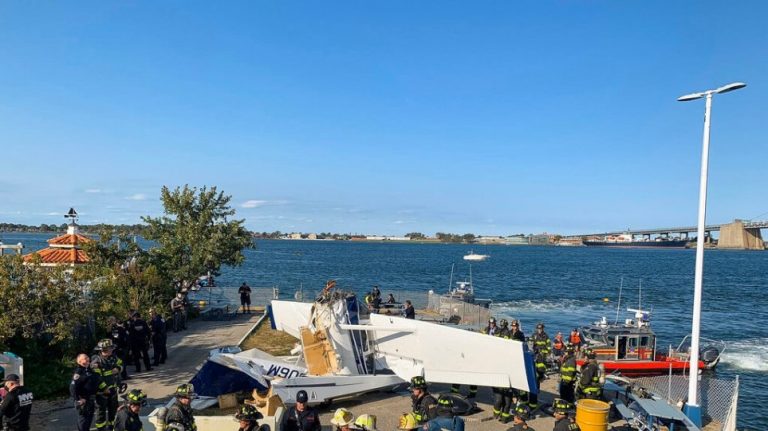 ΗΠΑ: Υδροπλάνο έπεσε σε προβλήτα στη Νέα Υόρκη – Ένας νεκρός και δυο τραυματίες