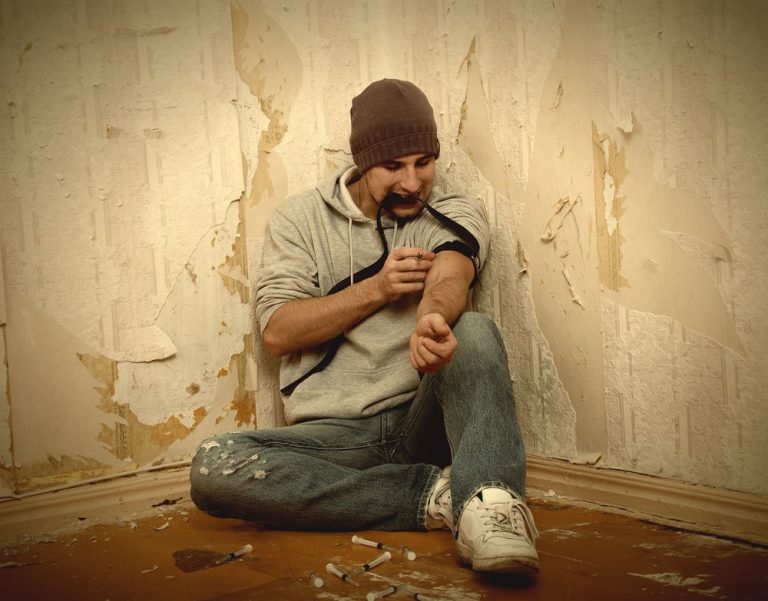 ΝΑΡΚΩΜΑΝΕΙΣ ΑΟΡΑΤΟΥ, ΟΡΑΤΟΙ ΜΕΣΩ ΑΟΡΑΤΟΥ