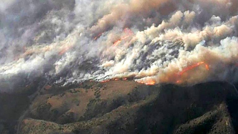 ΗΠΑ: Μεγάλη πυρκαγιά στην Καλιφόρνια – Απομακρύνθηκαν 60.000 κάτοικοι