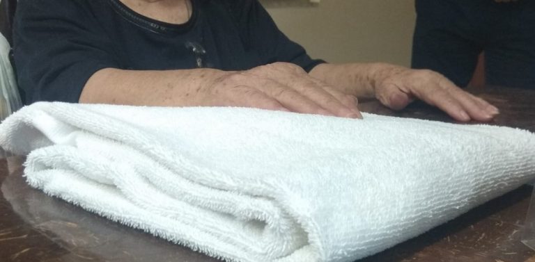 Στο δρόμο έμεινε μία 90χρονη γυναίκα.