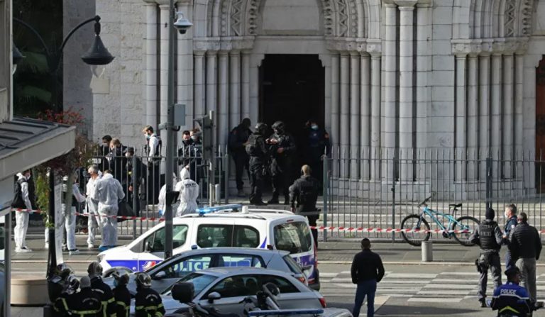 Γαλλία: Αιματηρές επιθέσεις σε Νίκαια, Αβινιόν και στο προξενείο στην Τζέντα