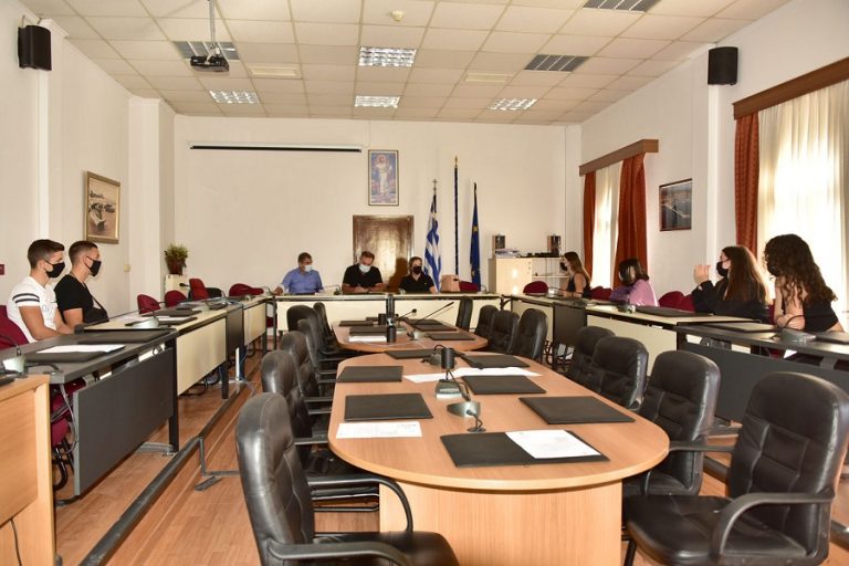 Χαλκιδική: Μαθητές ζητούν υποχρεωτική προσευχή, ανάκρουση του Εθνικού Ύμνου και μη χρήση μάσκας στο διάλειμμα